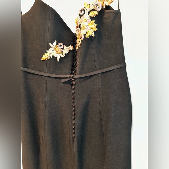 Luxurious ballgown. One sleeve. Fancy embroidery. Off the shoulder Crystal sleev - Picture 4 of 6